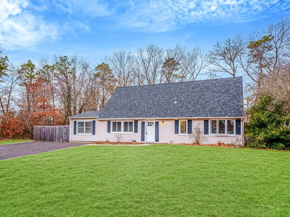 142 Shenandoah Boulevard, Nesconset, NY 11767