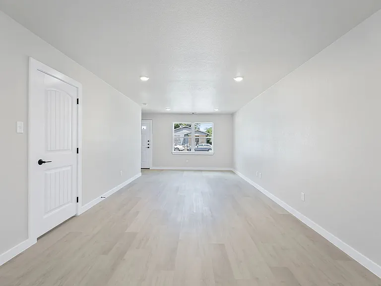 920 4th Street Pl SE — Photo 3