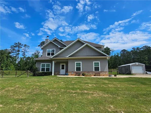 1076 Cummings Rd, Smiths Station, AL 36877