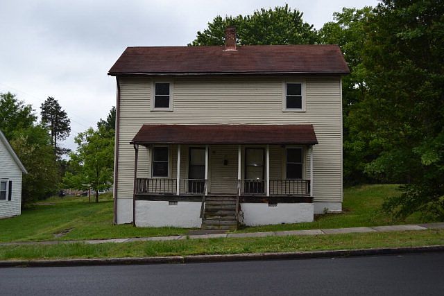1st image of 32 Schoolfield Dr