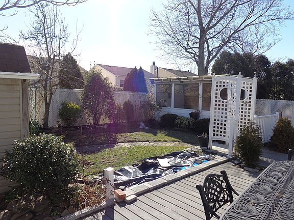 2nd image of 452 Ashland Ave