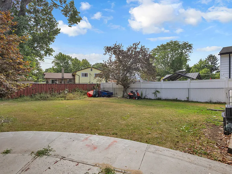 23520 Brandywynne St — Photo 37