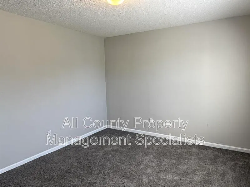 3 bed, 3.0 bath, 1584 sqft, $1,800 — Photo 3
