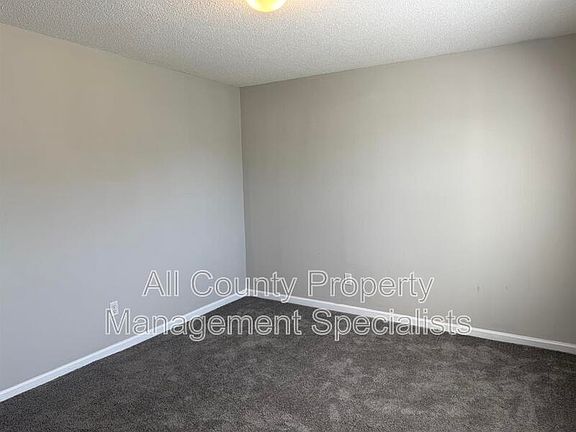 3rd image of 5 Sterling Ridge Ct