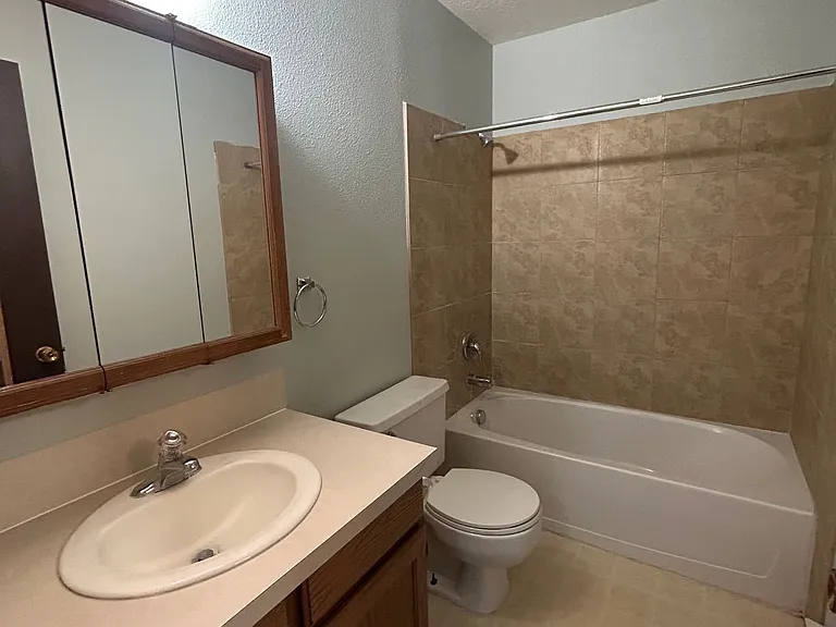 5105 Hawthorne — Photo 10