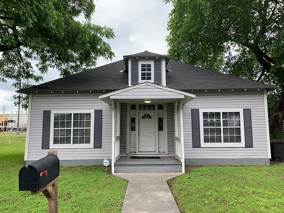 1st image of 604 E Lachapelle