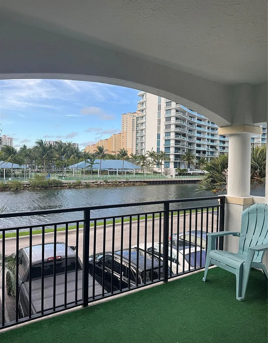 Village By The Bay Condo — Photo 2