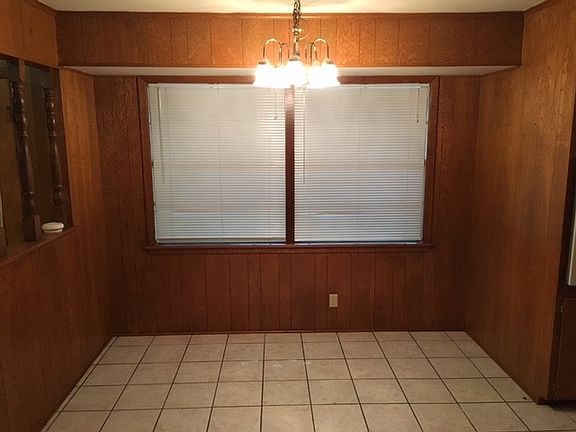 2nd image of 1401 Kensington Dr #1401