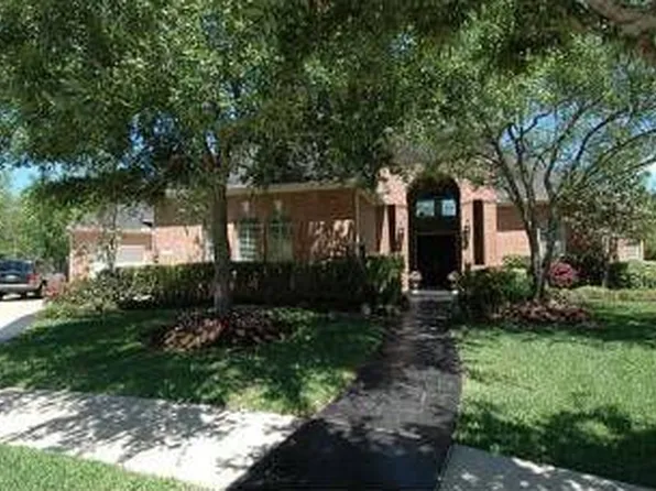 5002 Regency Dr, Sugar Land, TX 77479