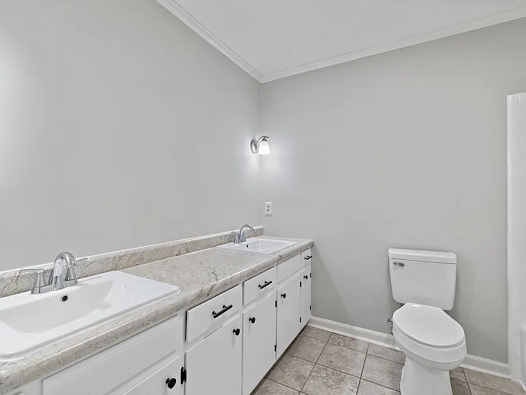 315 Holland Hill Dr — Photo 1