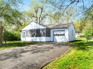 12702 10th St, Grandview, MO 64030