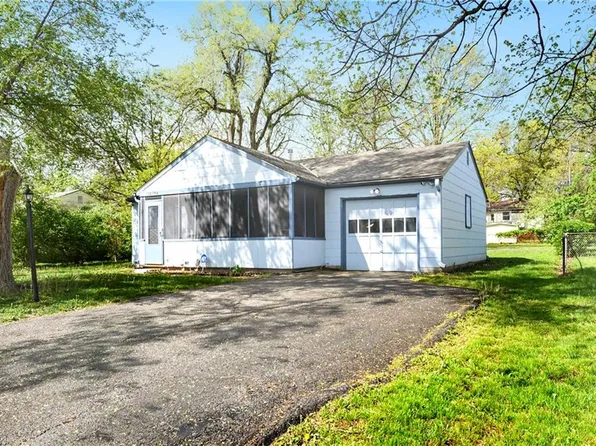 12702 10th St, Grandview, MO 64030