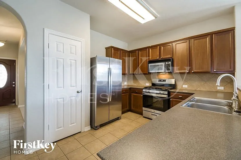 4 bed, 2.5 bath, 2277 sqft, $2,445 — Photo 3
