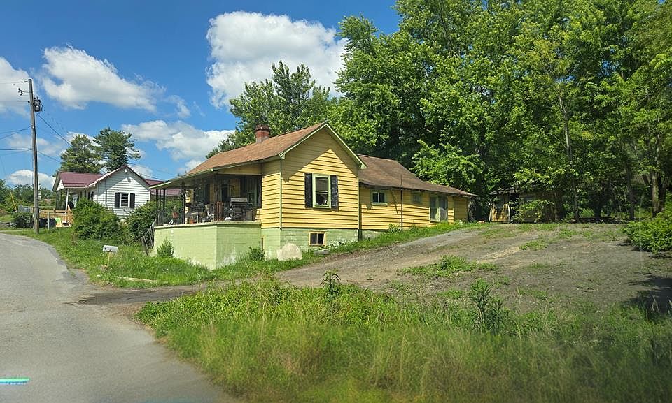 2nd image of 103 Bataan Rd