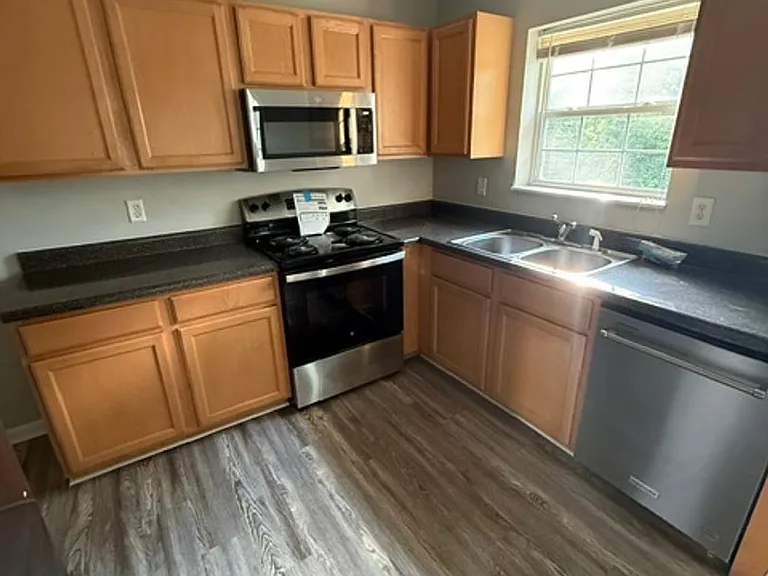 1721 Sparrow Ln — Photo 3