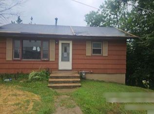 1008 S 10th St, Clinton, IA 52732