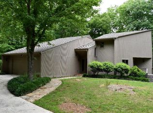 102 Creekside Dr, Florence, AL 35630