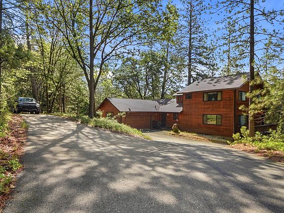 2nd image of 661 Cape Horn Rd E