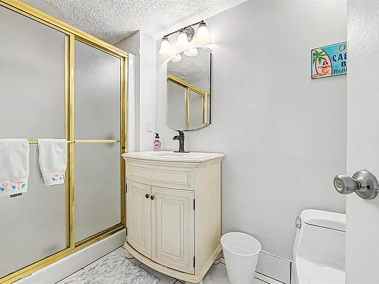 423 Berkshire Dr — Photo 13