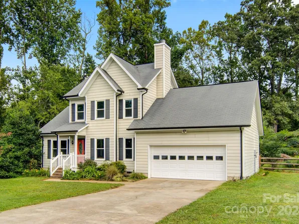 5352 Winding Oak Dr, Hickory, NC 28602