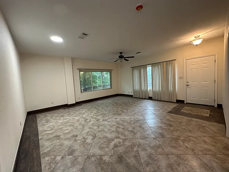 170 Interstate Dr #D — Photo 2