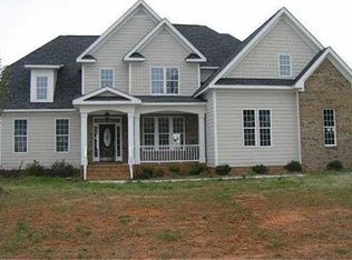 2210 Stonewall Farms Dr, Fuquay Varina, NC 27526