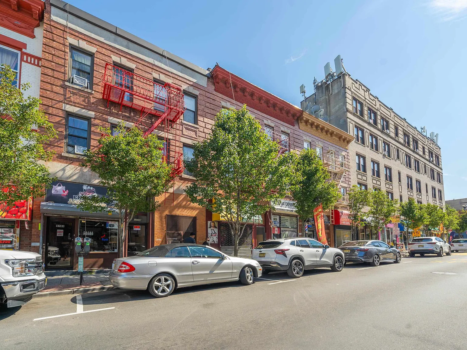 2 bed, 1.0 bath, $1,850 — Photo 2