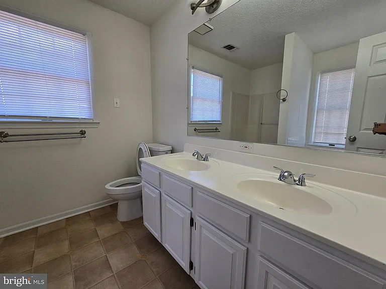 23 Lordship Ln — Photo 25