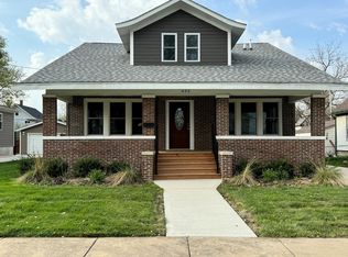 433 Marion Ave, Aurora, IL 60505
