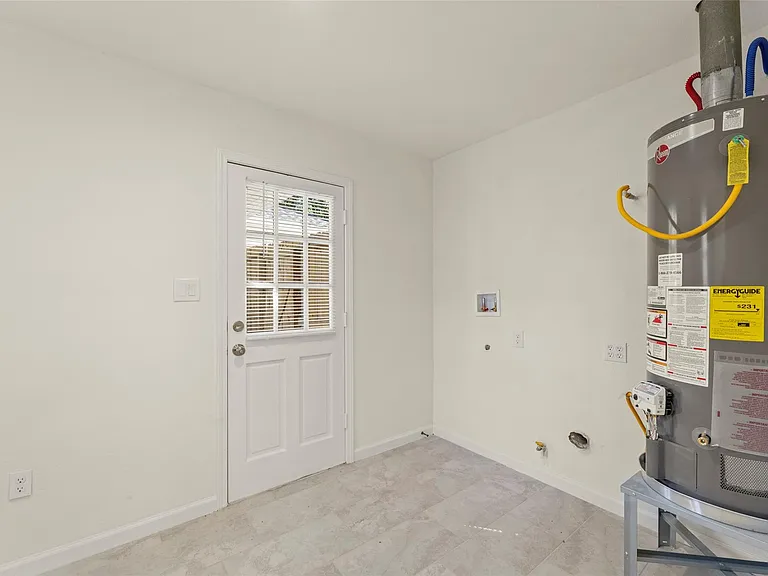 22019 Kenchester Dr — Photo 23