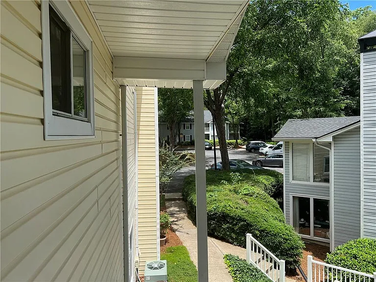 1648 Raleigh Cir SE — Photo 25