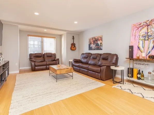 16 Miner St #306, Boston, MA 02215