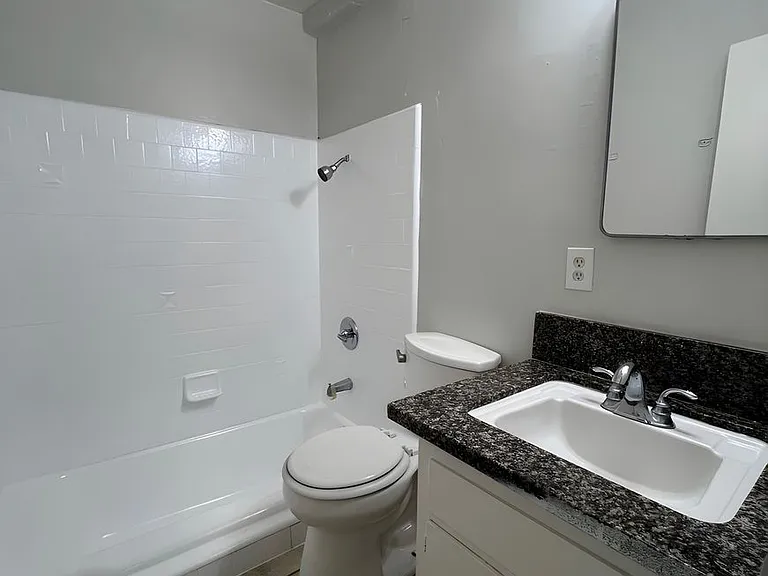 1252 W 89th St — Photo 3