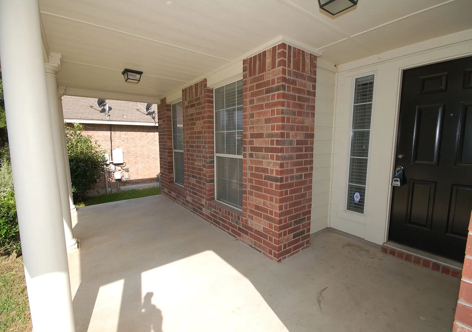 Charming Round Rock Home with Garage & Large Fenced Backyard — Photo 2