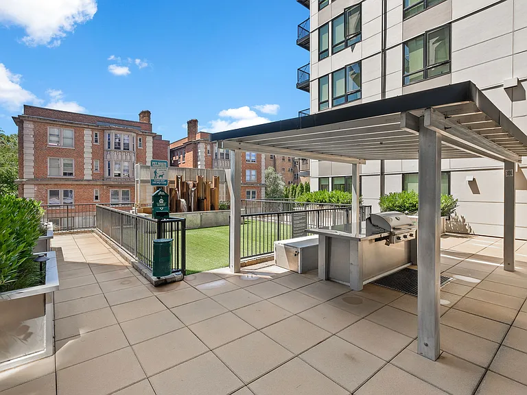 Stadium Apartments — Photo 34