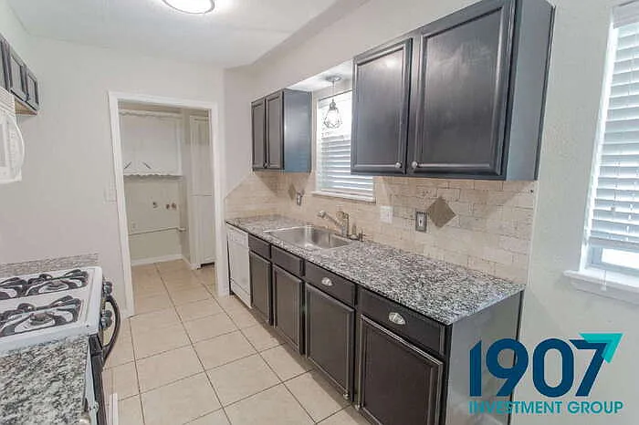 709 NW 16th St — Photo 14