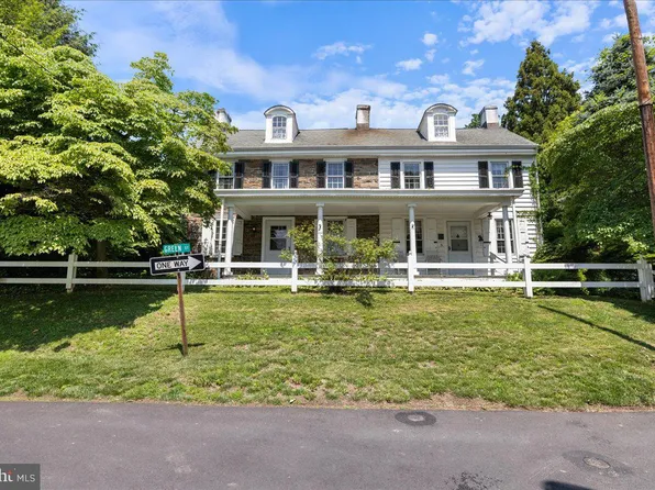 5 Green St, Hulmeville, PA 19047