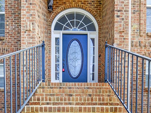 3rd image of 121 Peaceful Ln