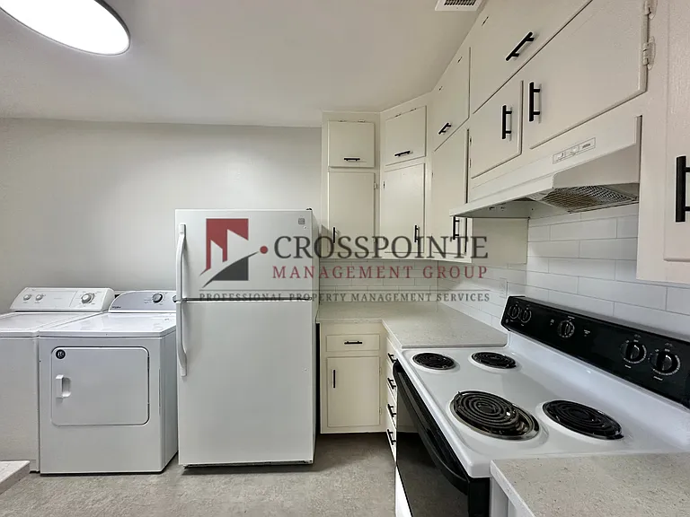 526 S Bonner Ave — Photo 9