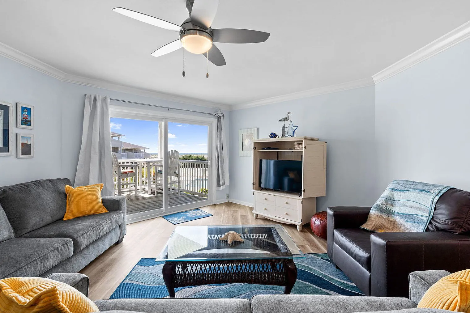 3 bed, 2.0 bath, 1291 sqft, $5,459 — Photo 4