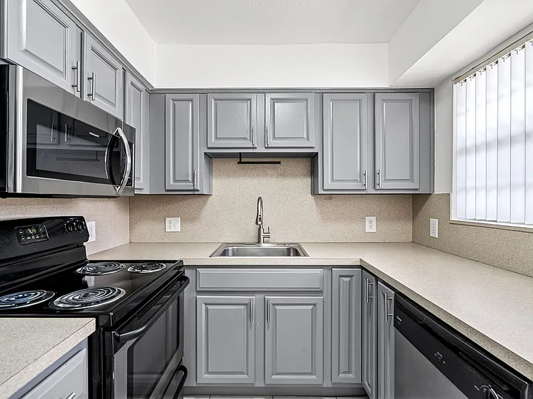 Bicycle Club Apartments — Photo 13