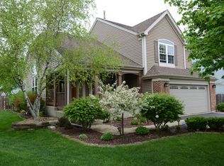 7 Monarch Ct, Lake In The Hills, IL 60156