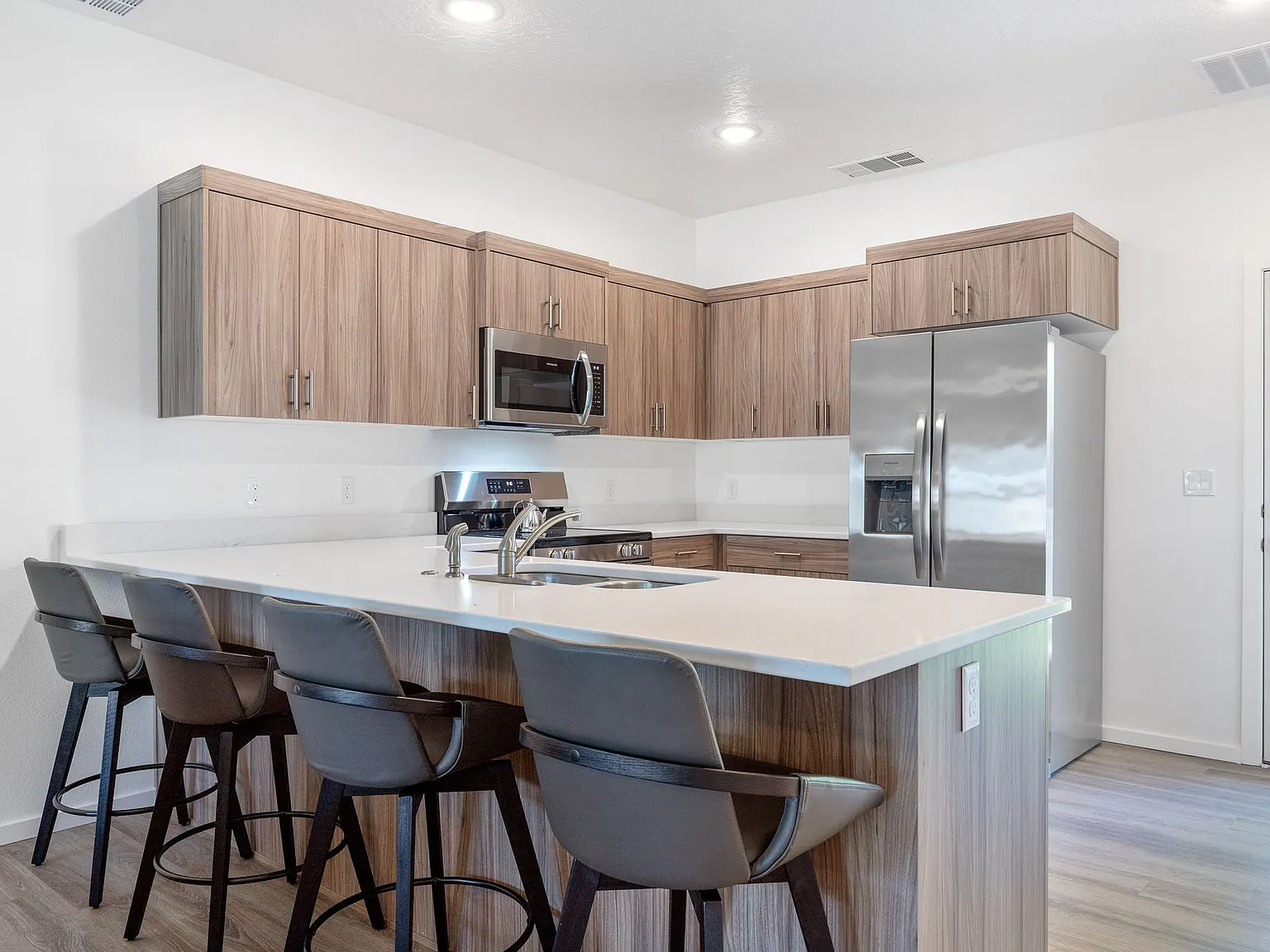 Movado Village — Photo 2