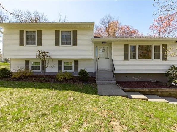 2 Glen Court, Poughkeepsie, NY 12603