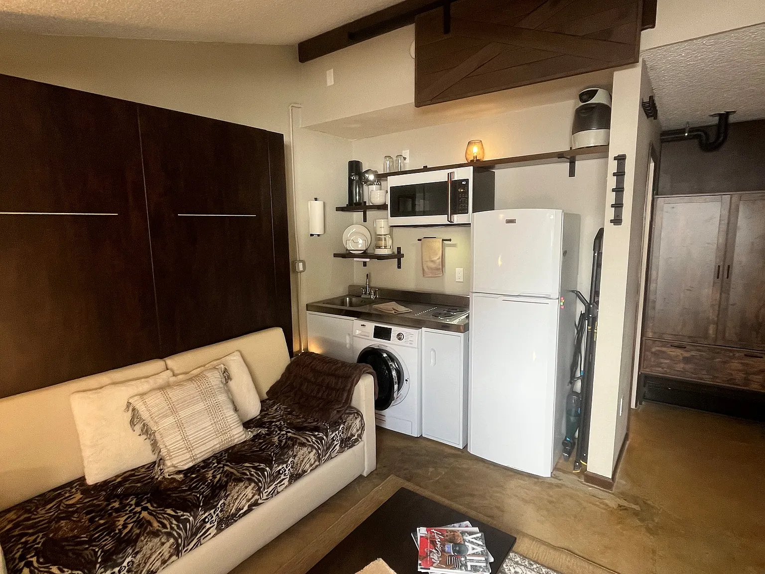 Studio, 300 sqft, $1,500 — Photo 2