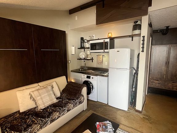 2nd image of 4506 Spruce Way