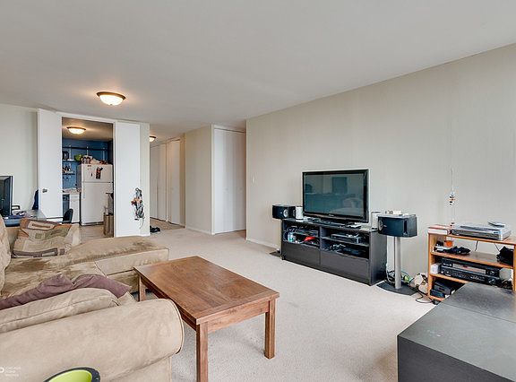 4th image of 1660 N La Salle St #2109