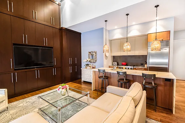 Rented by Douglas Elliman | media 4