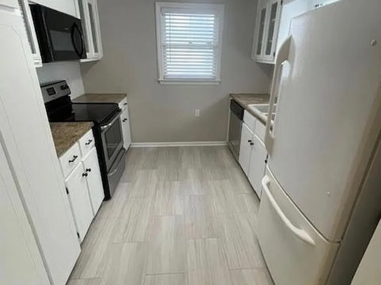 1420 Maplebrook Dr — Photo 10