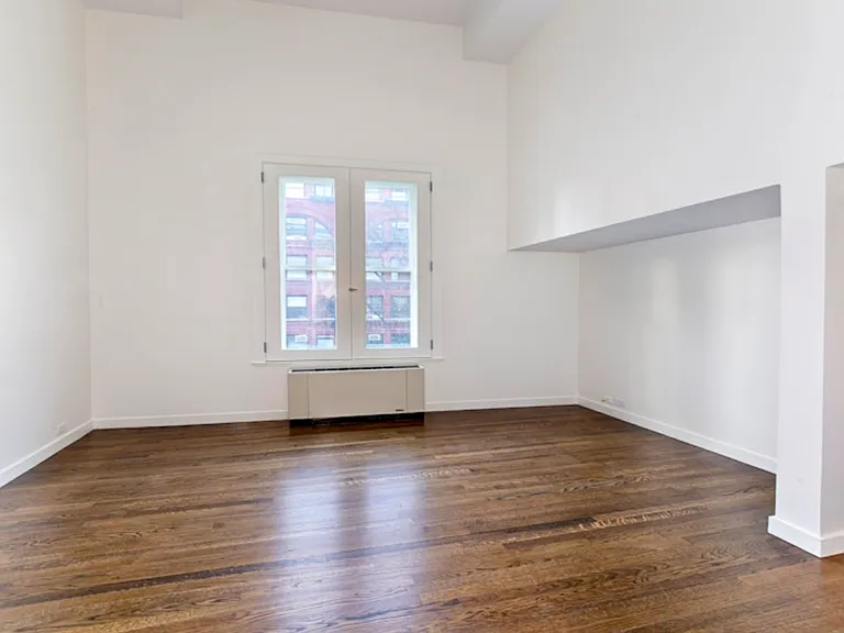 240 Centre St #4M — Photo 6